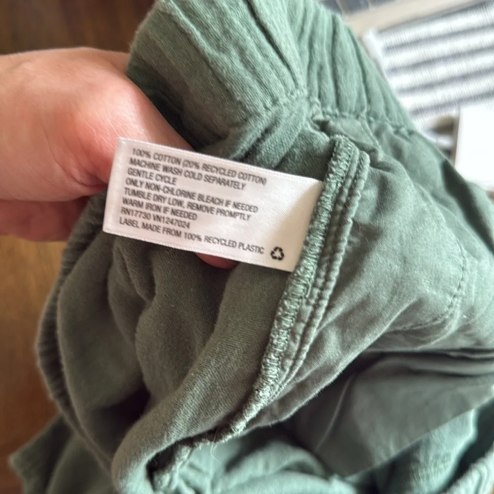 Universal Thread Sage Green cotton textured Shorts medium - Picture 6 of 6